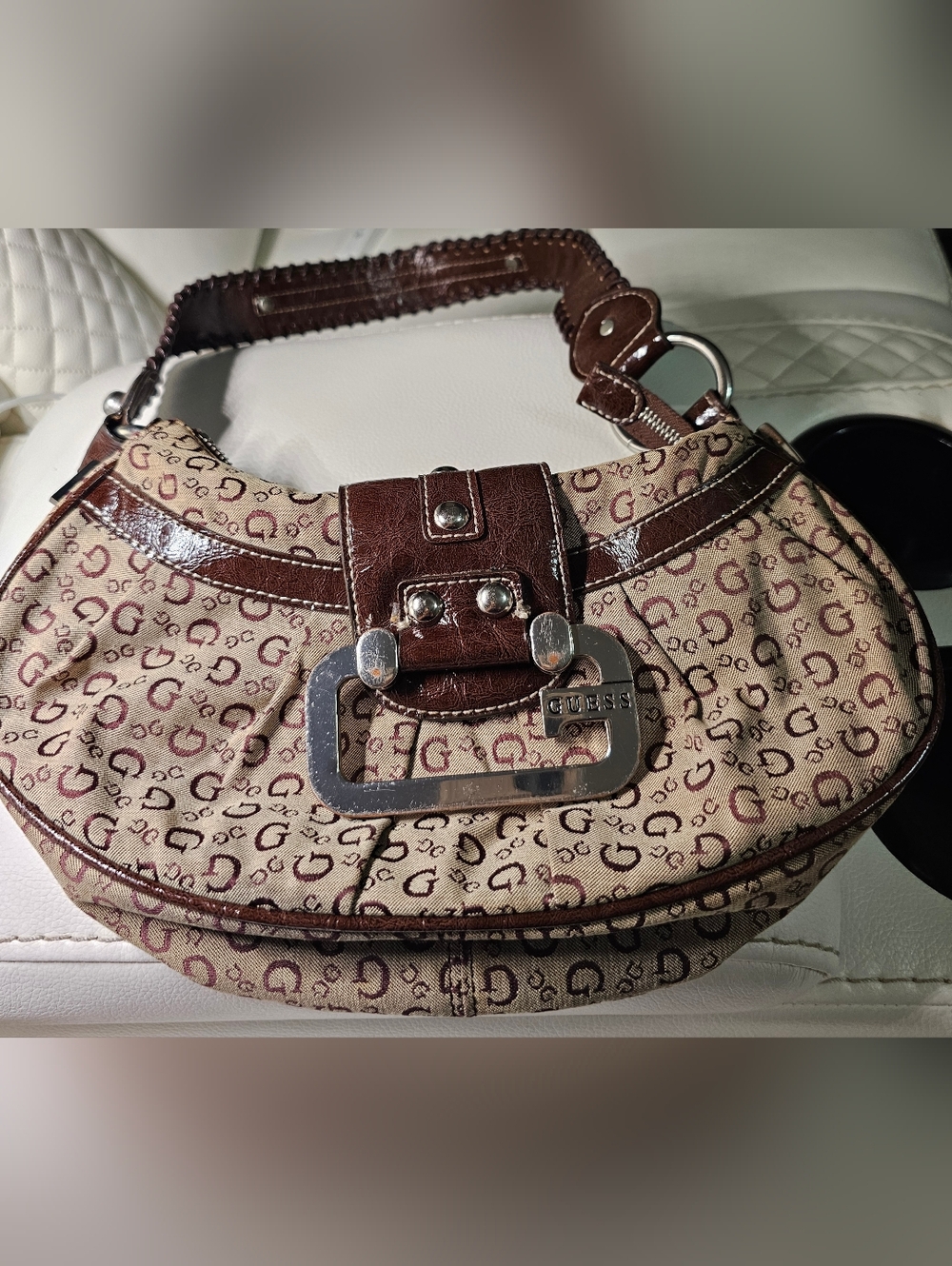 Vintage Guess Beige Canvas Shoulder Bag with Brown Leather Trim (Used) - Picture 10 of 10